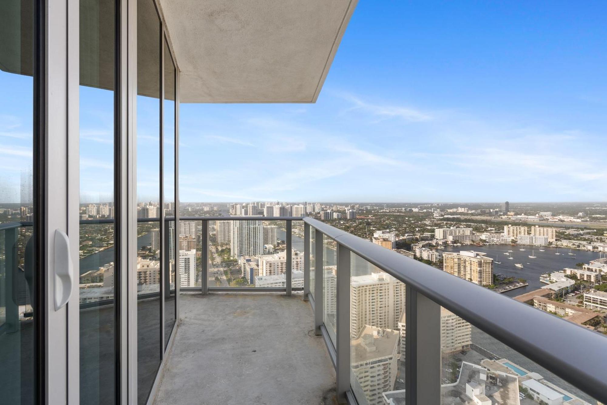 High Floor Corner 2 Bdr At Lyfe Resort Χόλιγουντ Εξωτερικό φωτογραφία