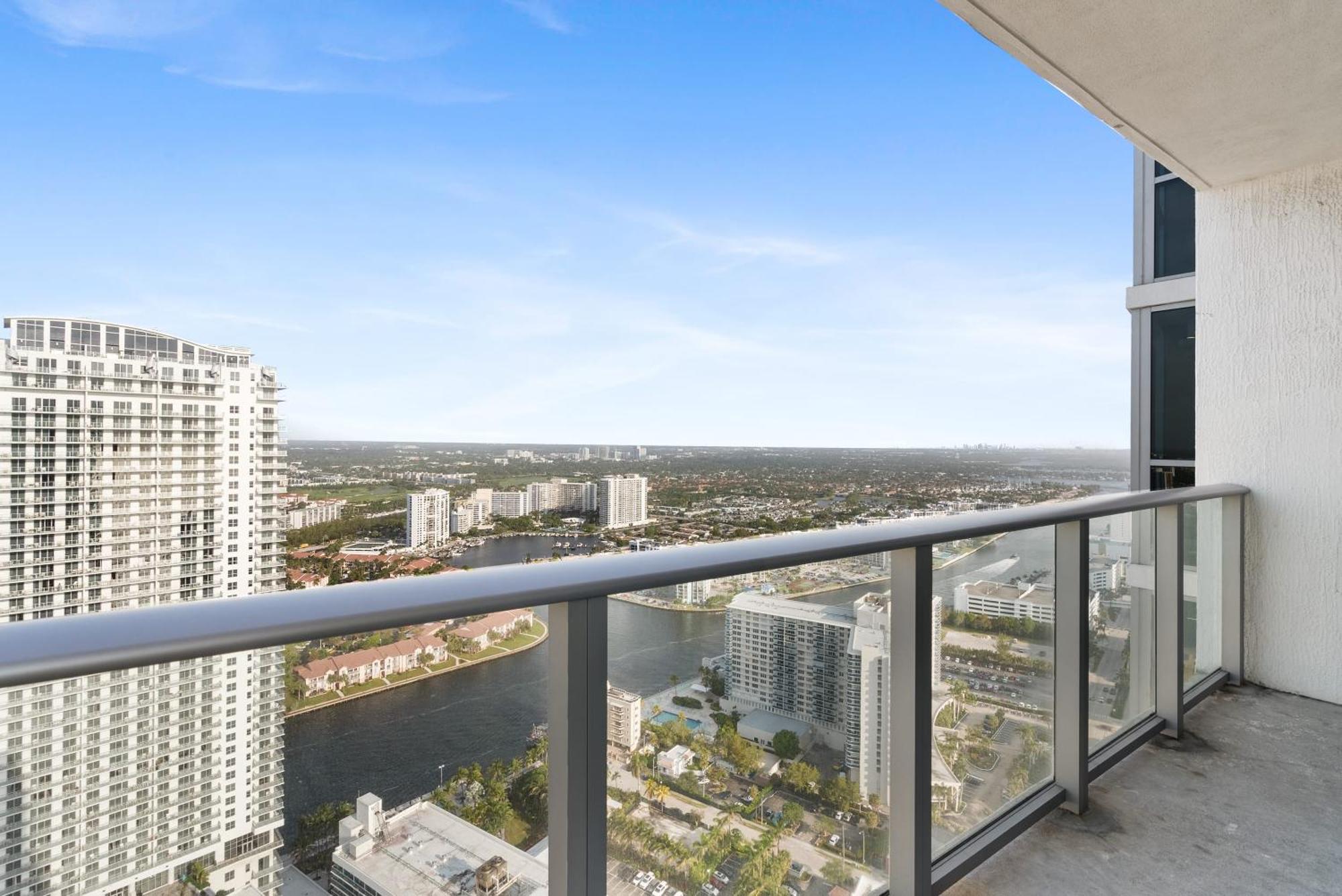 High Floor Corner 2 Bdr At Lyfe Resort Χόλιγουντ Εξωτερικό φωτογραφία